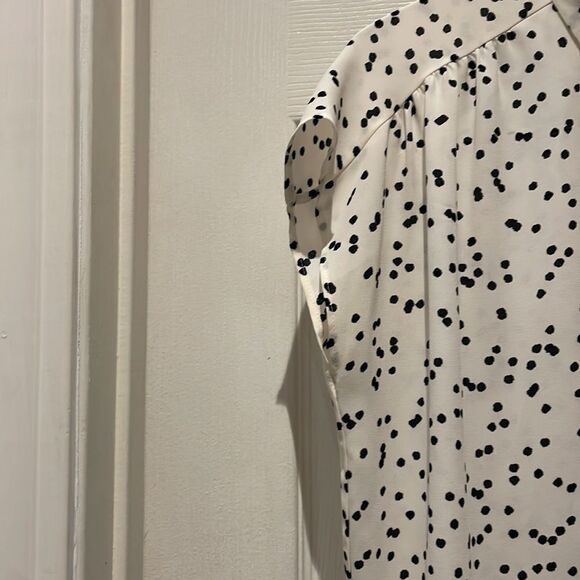 Ann Taylor LOFT NWOT Dalmatian print button down top SZ SP. small petites. - Picture 2 of 11